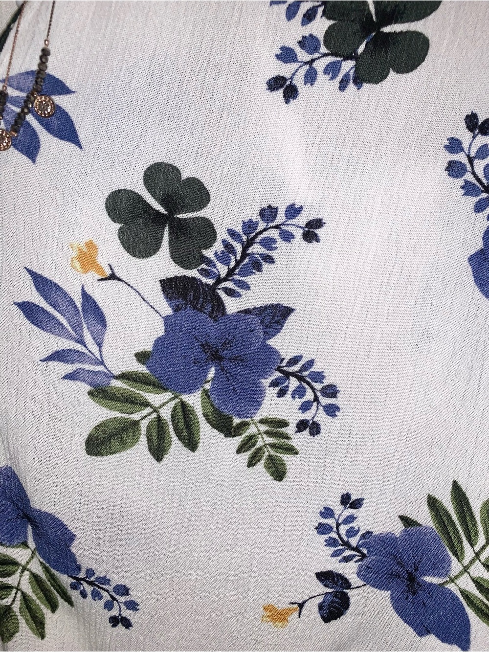 Sadie & Sage Floral boho button down Blouse White and Blue - Picture 4 of 4